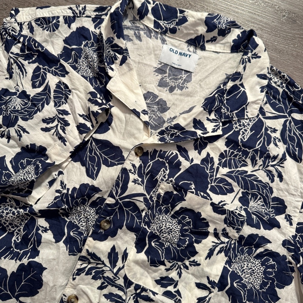Old Navy Shirt Mens L White Blue Floral 100% Cotton Vacation Coastal Aloha Beach